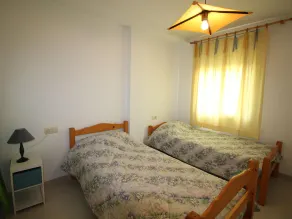 Wohnung mit Terrasse, 150m vom Strand Grifeu, WLAN, Parkplatz, für 4 Gäste - Image 5