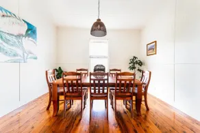 Tranquil 4 bedroom house with fireplace - Image 3