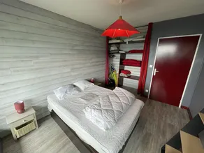 Cozy T2 Cabin with Balcony, Ski Access, and Pet-Friendly - Image 5