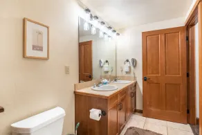 Enjoy Incredible Mountain Views from Private Balcony, Shared Pool & Hot Tub! - Image 3