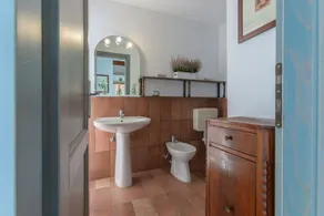 GuestHost - Apartment located inside a villa, shared with the owner.Perfect place for those looking for a stay surrounded by greenery, quiet and away from city traffic.The historic center is only 15 minutes by car or 20 minutes by bus (n. 310).It is poss - Image 2