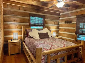Beautiful Real Log Cabin.... Not your average cabin! Hot Tub. Wifi. Fire Pit - Image 4