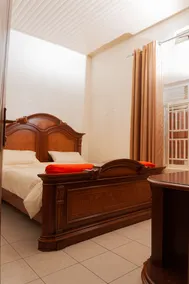 The Orange theory cosy I bedroom apartment  3 min walk to the U.S Embassy - Image 5