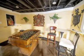 Bootlegger House Sleeps 10-20 Free TV & Parking - Image 3