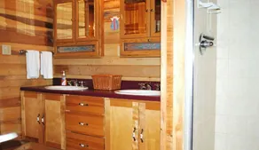 The West Virginian 3 storey log cabin in 10 acre wooded area adjacent to Pipestem State Park and Resort. - Image 3