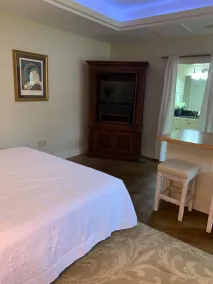 Quaint guest house is within walking distance to downtown. - Image 4