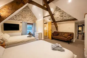 1652 Farmhouse Sleeps 15 · Hot Tub & Log Burners · Rhondda Valley - Image 3