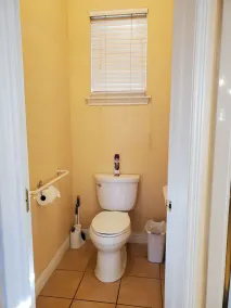Gorgeous private suite in ranch home with full kitchen/laundry and Jacuzzi tub! - Image 4