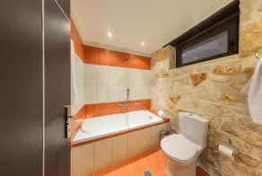 Impeccable 3-bed Villa in Anafonitria - Image 4