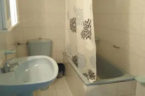 3 Bed House Sleeps 6 Pet-Friendly with Terrace - Image 2