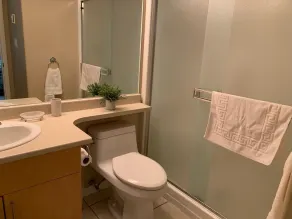 Orientada para a família. Este aluguer está localizado na bela Osoyoos, British Columbia, Canadá e estamos ansiosos para sua pergunta e / ou reserva. - Image 4