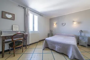 Provencal farmhouse with swimming pool - Image 4