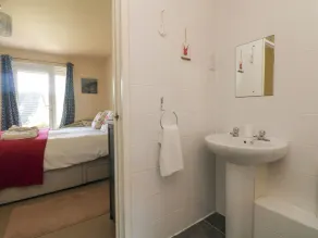 VALLEY LODGE 44, pet friendly, country holiday cottage in Callington - Image 2