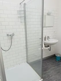 Central, quiet apartment on the top floor in Berlin - Image 2