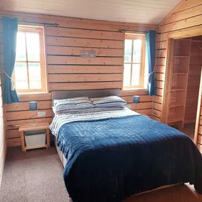 3 bedroom log cabin in Mid Wales with hot tub - Image 4