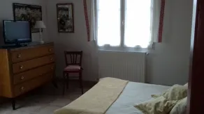 Gîte for 2 people; on one level; with shared swimming pool; - Image 5