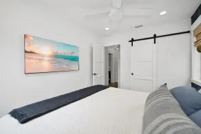 SeaBreeze Bungalow 2 blocks from beach & steps to Main St. - Image 5
