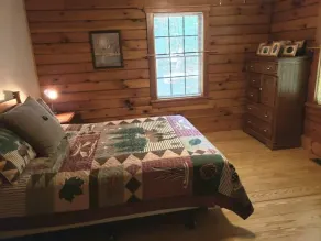 Main Channel-Lots of Water-PickleBall-Hot Tubs-Fire Pits-2 Private Docks. Exclusive use of all 5 log homes, 8 acres, 1300 ft shoreline. Sleeps 36. 1400 sq ft venue, events to 75 (fee applies): weddings, reunions, retreats, milestones. 4.9★ Superhost - Image 5