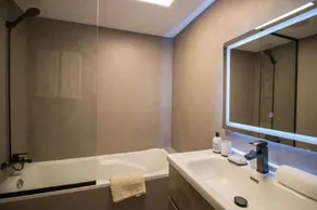 Canal-Side Charm: Studio living at Dubai Arch - Image 2