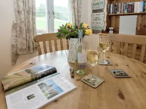1 bedroom accommodation in East Meon - Image 5