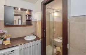 Beautiful Apartment In Pitelli -Sp- - Image 2