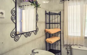 Preciosa casa en Montefrío con piscina privada, que puede ser interior o. - Image 2
