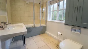 Coast & country luxury cottage in pretty village, w/local pub. Beach 15 mins. - Image 4