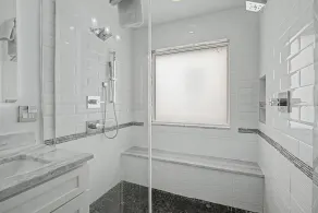 Elegant eingerichtetes 3 Schlafzimmer/3,5 Badezimmer Haus in geschlossener Wohnanlage mit Pool & Steg. - Image 5