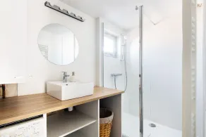Apartment with harbor view and swimming pool - Image 2