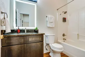 Easy Access to Dfw! Townhome Near Joe Pool Lake - Image 5