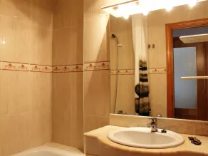 Suitur appartement sur la plage avec terrasse piscine - Image 2