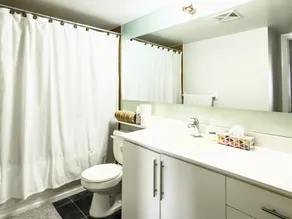 Modern 2BR 2BA, Pool & Gym, By Square One & YYZ - Image 5