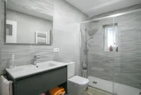 Magnífico Chalet con Zonas de Ocio y Deportes - Image 3