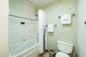 Creekside ski in ski out fully equipped townhome with communal pool and hot tub - Image 3