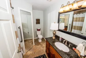 Scenic Bayou Side Home in quaint local fishing community; - Image 3