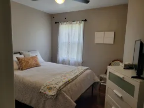 Clean, quiet and perfectly located in the city.  Near downtown. - Image 3