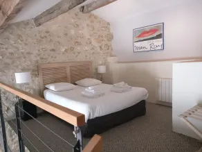 Intimate self-catered cottage loft ideal for work or getaway. With shared pool. - Image 5