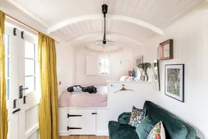 Shepherd's Hut with wood fired hot tub near Bath - Image 5