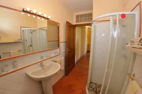 Belle maison de vacances avec climatisation, TV, terrasse et animaux admis, près de Lucques - Image 4