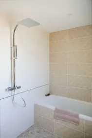 Spacious gîte close to the beach and port - Image 2