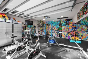 Large Group Retreat: Private Gym, Large Dining Area, Central Location - Image 2