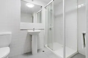 COZY 1BR Apartment + WiFi/Gym/Pool at the Heart of Melbourne - Image 4