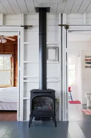 Lugn Lakeside Cabin - Image 2