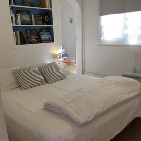 Piccola casa, aria condizionata e giardino ombreggiato, in una zona tranquilla vicino alla spiaggia - Image 4