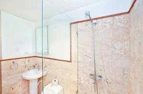 Comfortable 2 Bdrm 2nd level condo near the beach, and all ammenities - Image 5