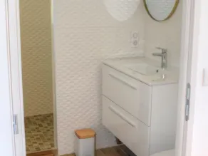 Charming Cottage in Orchard with Modern Amenities & Scenic Views - Image 2