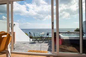 Hawkins Cottage with Hot Tub - Image 3