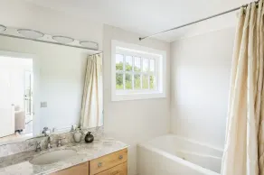 Oceanfront Amagansett Gem - Image 4
