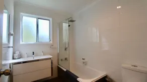 Wrights Beach Bungalow - WALKING DISTANCE TO THE WATER - Image 2