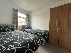 Homely 2-Bed Chalet in Bridlington - Free WiFi - Image 4